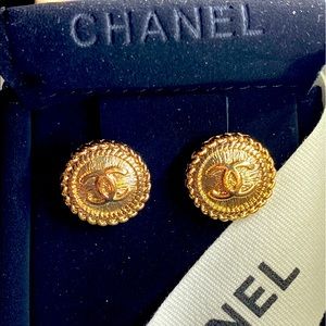 ✨ Stunning Chanel Earrings ✨